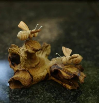 2 Bees + Stand